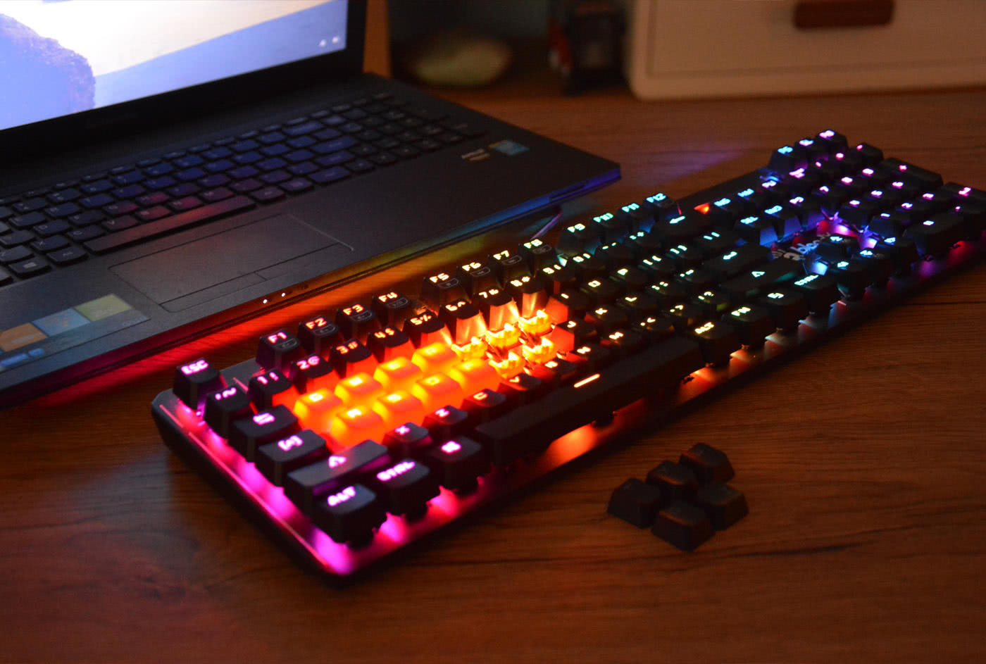 双飞燕q865光轴机械电竞键盘,双飞燕机械键盘975