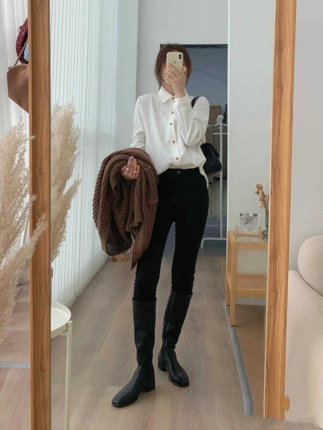 儿童黑色皮夹克搭配蓝色牛仔裤,黑色机车皮夹克搭配什么牛仔裤