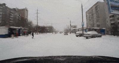 “如果这群女混混*攻围**我,我会舌战群儒!”你会怎样脱困?