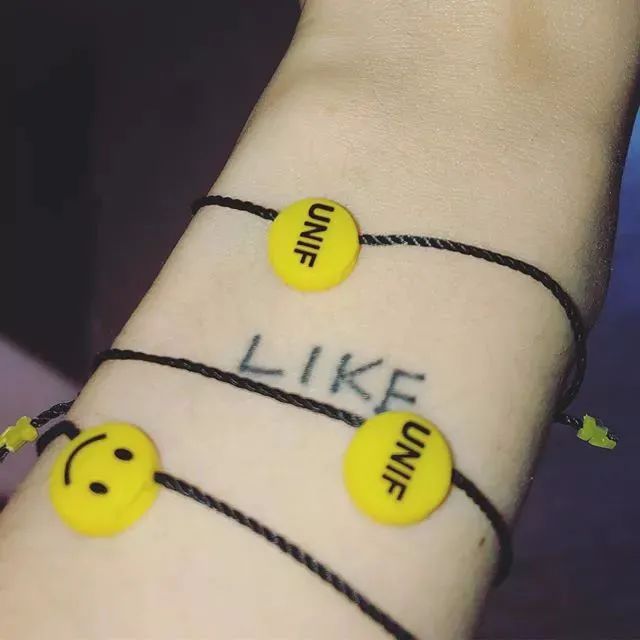 泫雅大秀身材,泫雅甜酷情侣写真