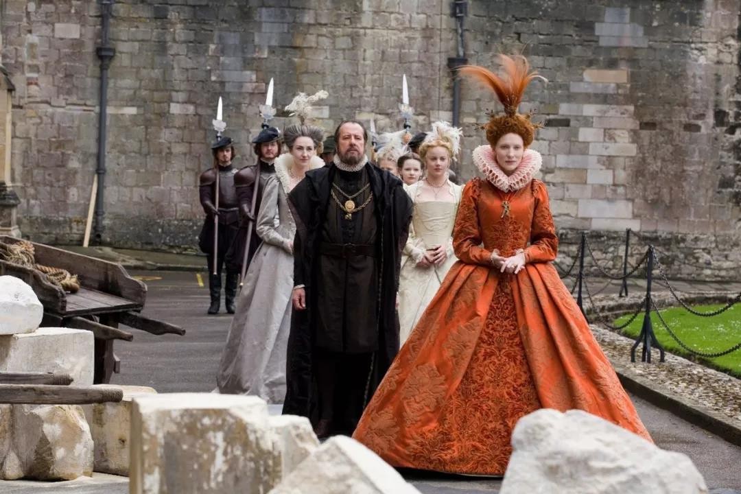 伊丽莎白一世时期服饰风格,伊丽莎白一世平胸礼服