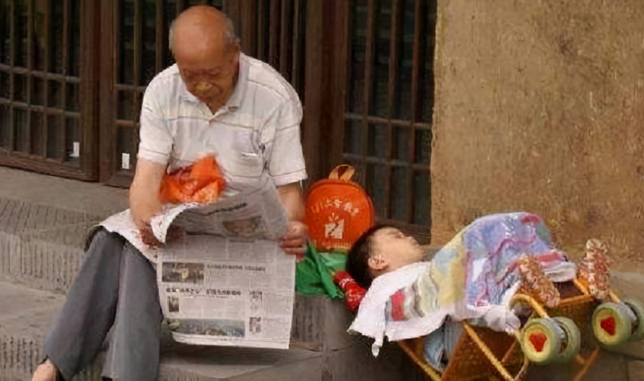 老人对待孙子和外孙子的区别在哪,老人对外孙和孙子一样吗