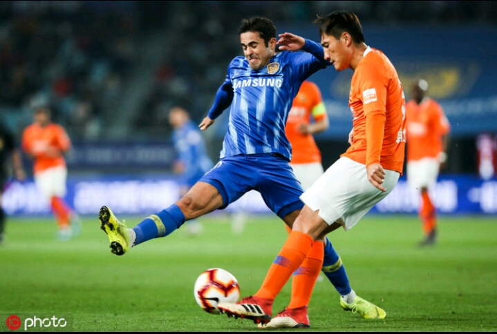 卓尔打山东鲁能泰山点球回放,吴曦远射破门苏宁1到0