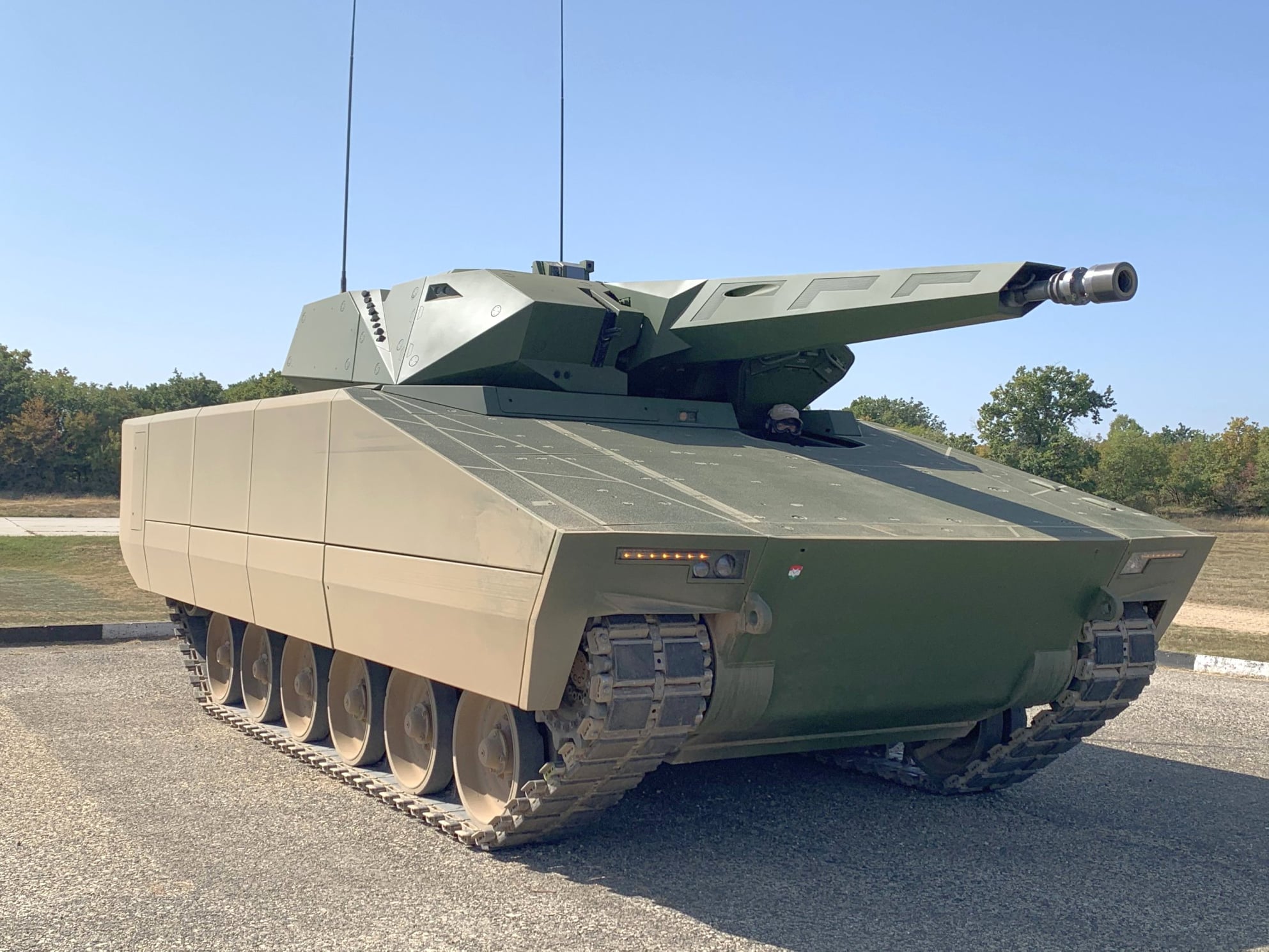 世界上防护能力最强的装甲车,最新山猫kf41步兵战车