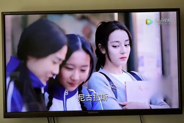 爱奇艺电视果和投屏器哪个好,爱奇艺投屏老款电视