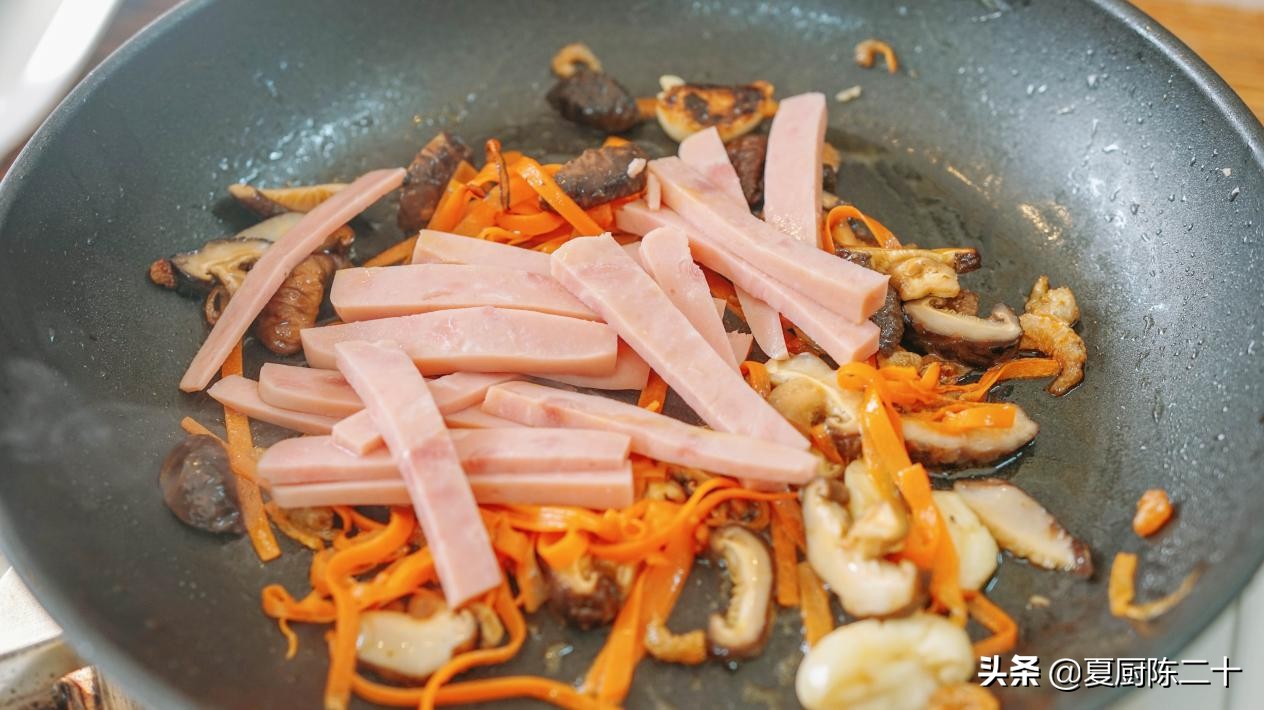 如何炒粉丝松散不粘成一团,炒粉丝很硬是怎么回事