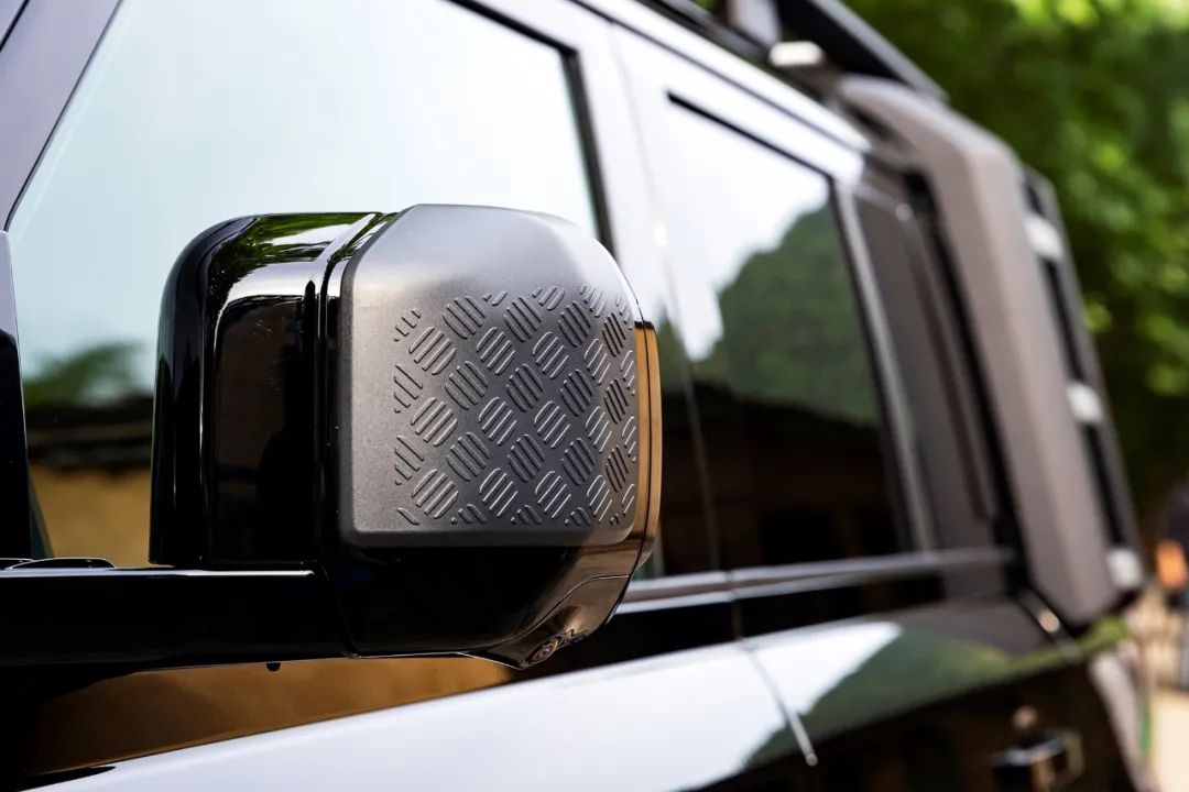 最新路虎卫士越野车,路虎卫士固特异at胎