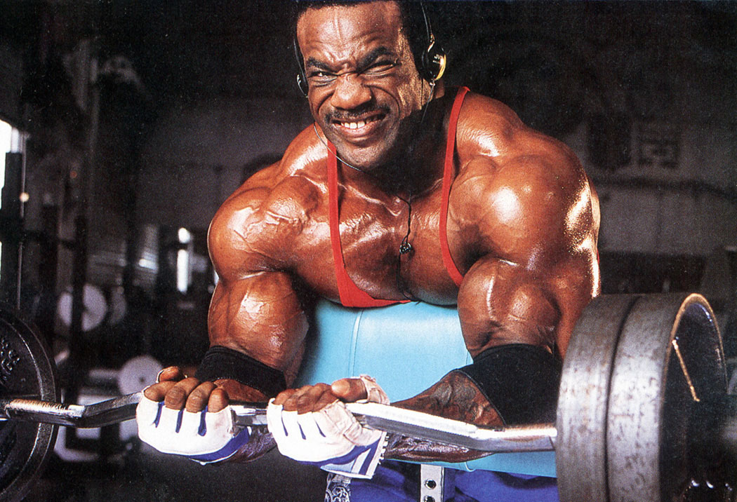 科米尔带陈康练肩,陈康古典健美奥赛