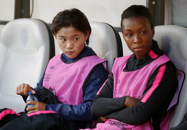 5球被吊打后王霜谢场，眼尖球迷发现一细节，她的脸被对手抓破！