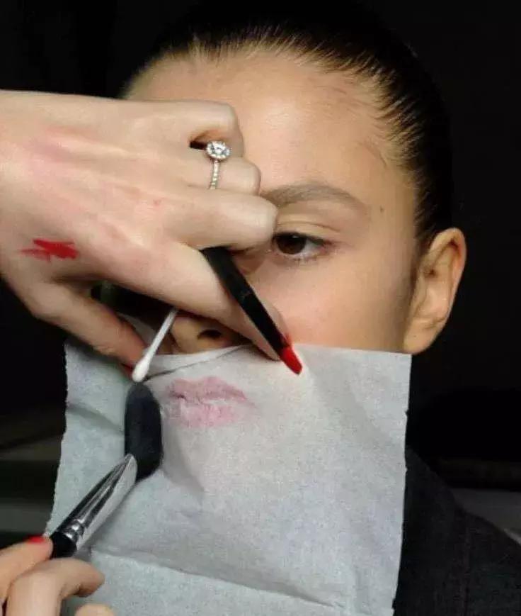 夏季怎么让皮肤降温,夏天很热你知道哪些降温小妙招