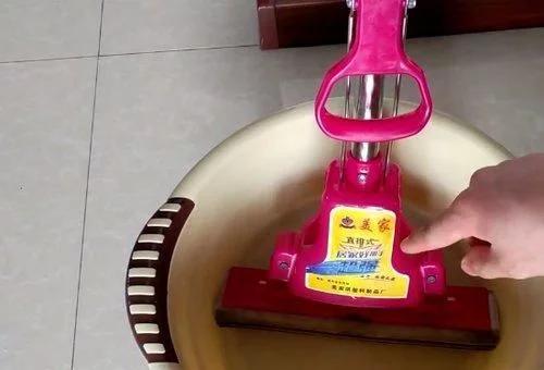 胶棉拖把变黑,拖把时间长了很臭怎么办