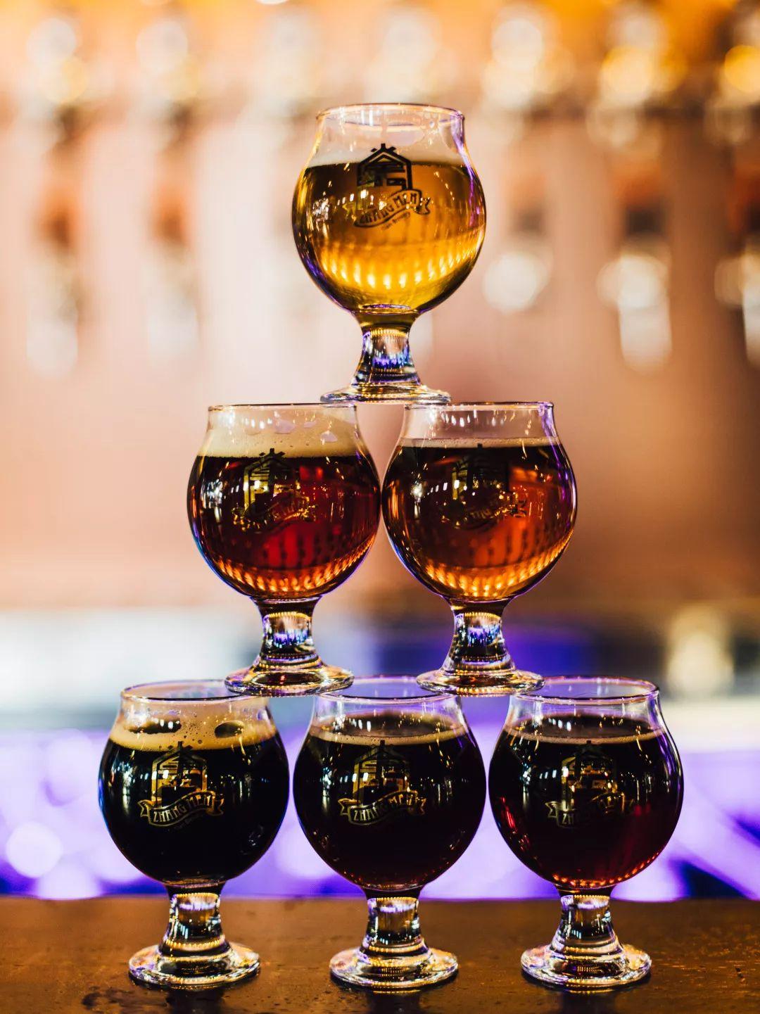 外国人喝中国精酿,泥煤味精酿