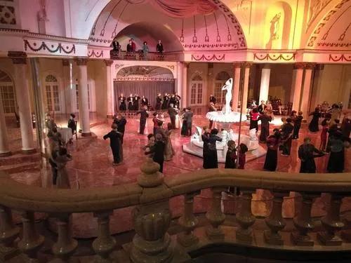 现代娱乐业的兴起,歌舞升平的老上海舞厅