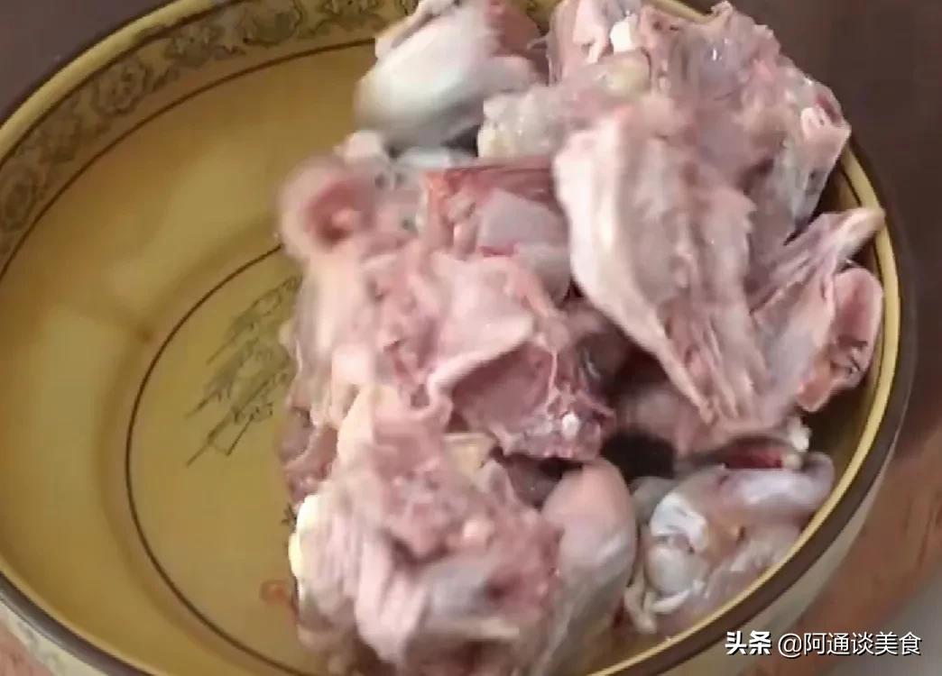 地锅鸡怎么做不柴还很q弹,地锅鸡怎么做好吃还好看