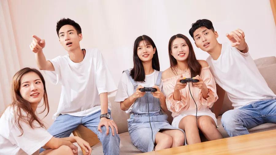 高中生被嘲笑内心不舒服怎么办,高中生被孤立心理辅导案例