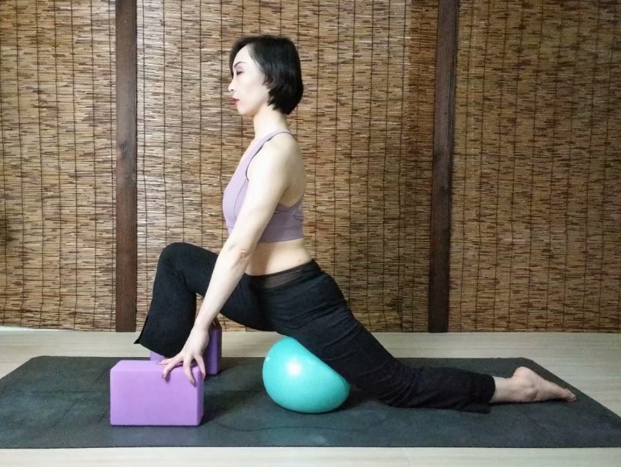 下蹲时膝关节疼痛可能是什么原因,膝关节下蹲到底时疼