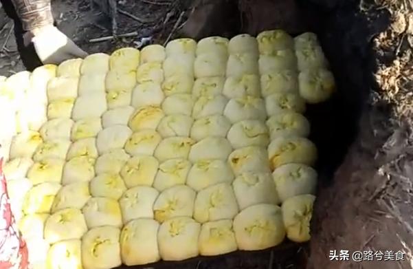 农村人发面卷子带锅巴,把面团放入火炉里会爆炸吗