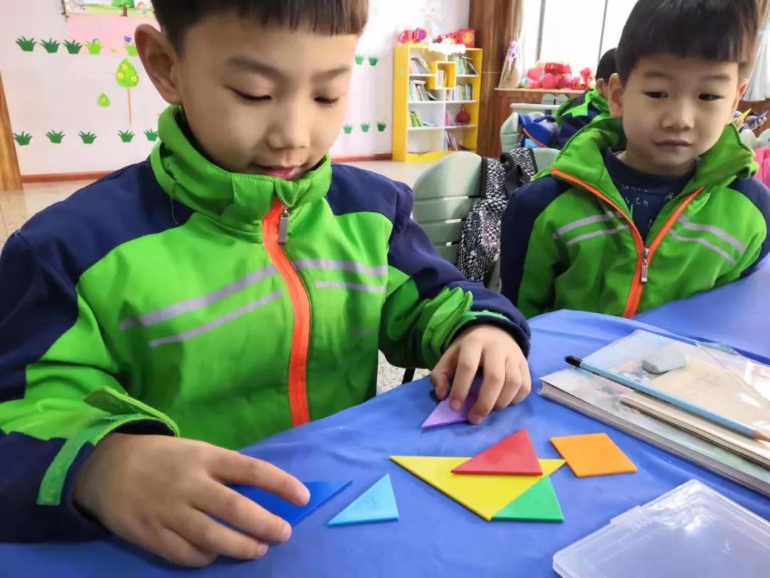【寓教于乐】敕勒川绿地小学乌兰分校一年级开展​玩转七巧板趣味拼搭活动​