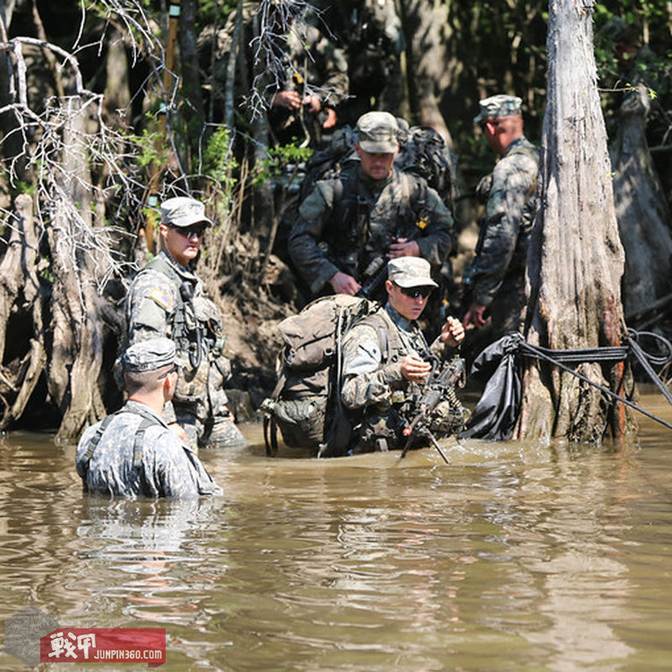 鎴樼敳杞伴福灏忚,鎴樼敳杞伴福璀﹀姟瀹炴垬瑙嗛