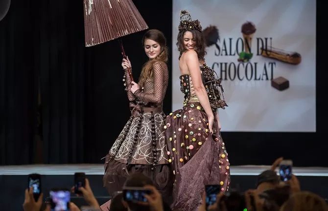 美女来吃巧克力,100个美女吃巧克力蛋糕