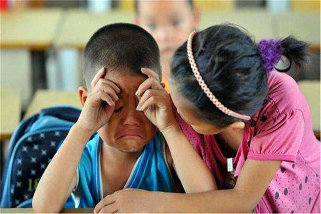 孩子被打了该打回去还是告诉老师,娃被教练打了要让打回去吗