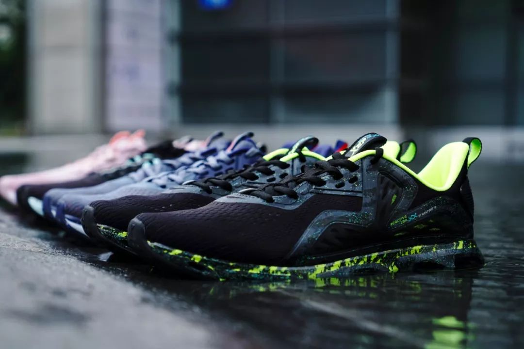 特步缓震旋9.0脚感,最快的缓震跑鞋特步
