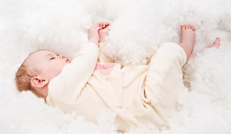 一个月的宝宝晚上不睡觉一招解决,两月内的宝宝晚上不睡觉一招解决