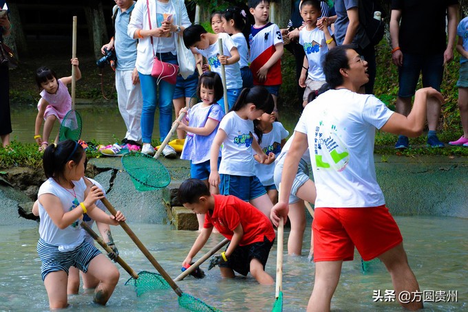 这个夏日，看这个美女如何在浙江乌村的第一百种玩法