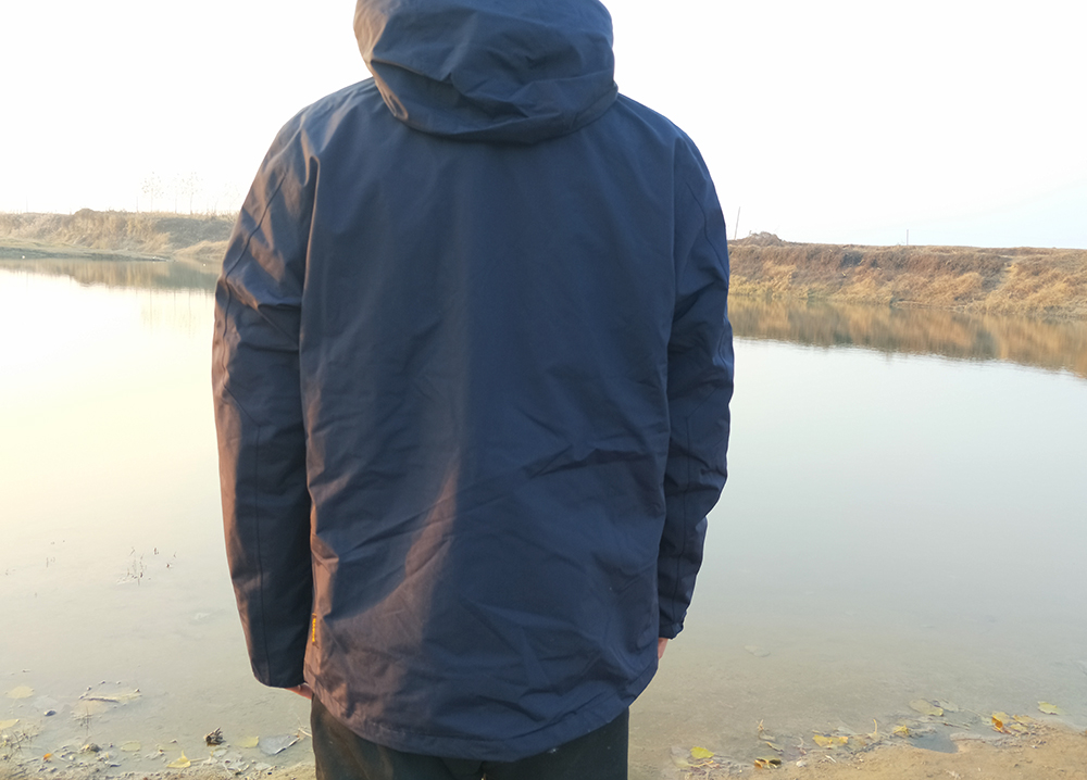 狼爪三合一冲锋衣测评对比,狼爪冲锋衣和jeep冲锋衣哪个好