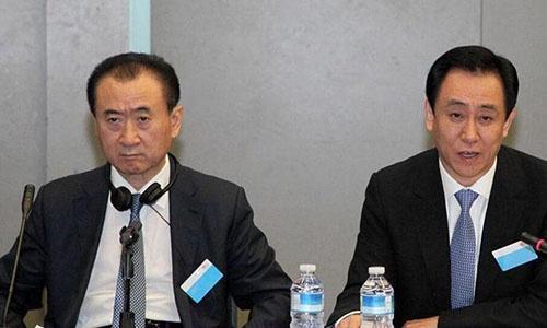 王健林许家印谈足球,许家印打足球视频