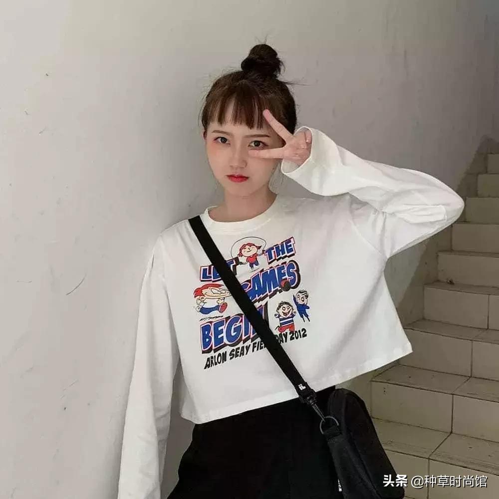 人手一件的卫衣怎么穿才时髦高级,女孩穿什么颜色卫衣洋气