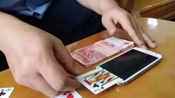 江阴有人赌桌出了“赌神”原来他戴了特制隐形眼镜