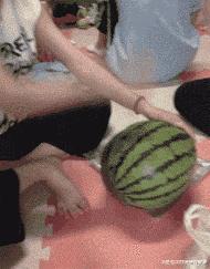 我在学校超市买了一包南京煊赫门收了我19块,我该怎么举报