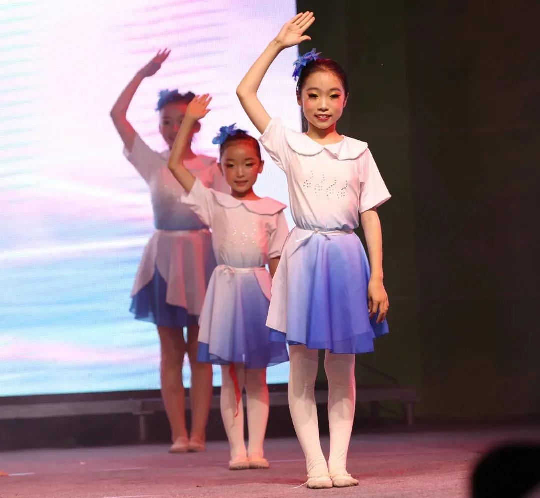 剑阁县鼓楼幼儿园庆祝中国*产党共**成立100周年暨毕业典礼文艺汇演