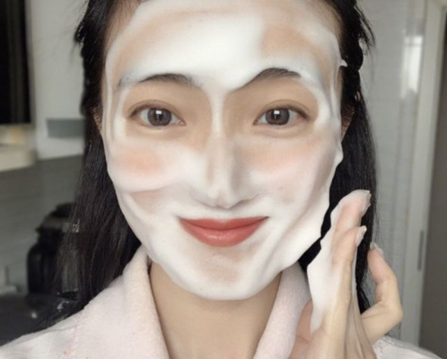 鼻子挤出一个洞怎么处理,鼻子挤出黄粒留下一个洞怎么处理