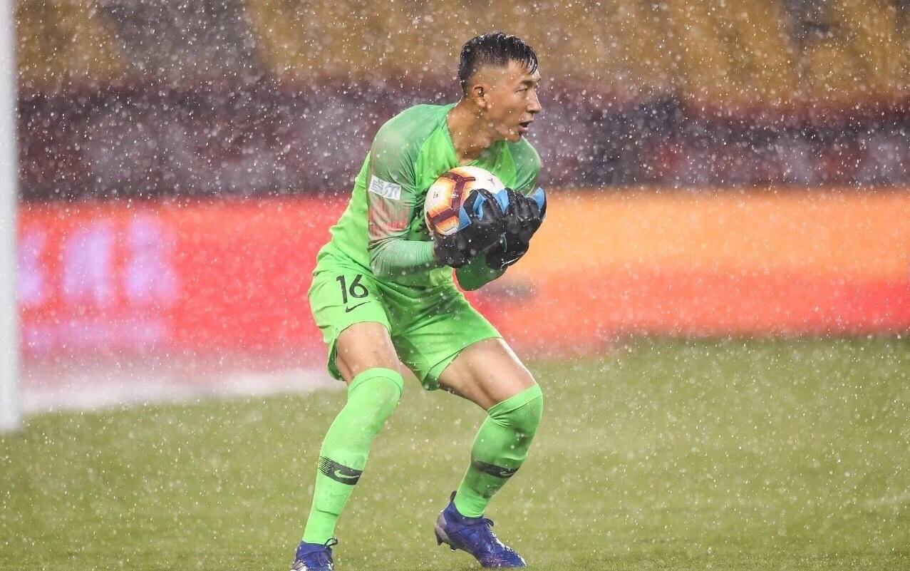 4轮赚9分！这支冠*队军**已升至联赛第9，主帅跑不死精神感染全队