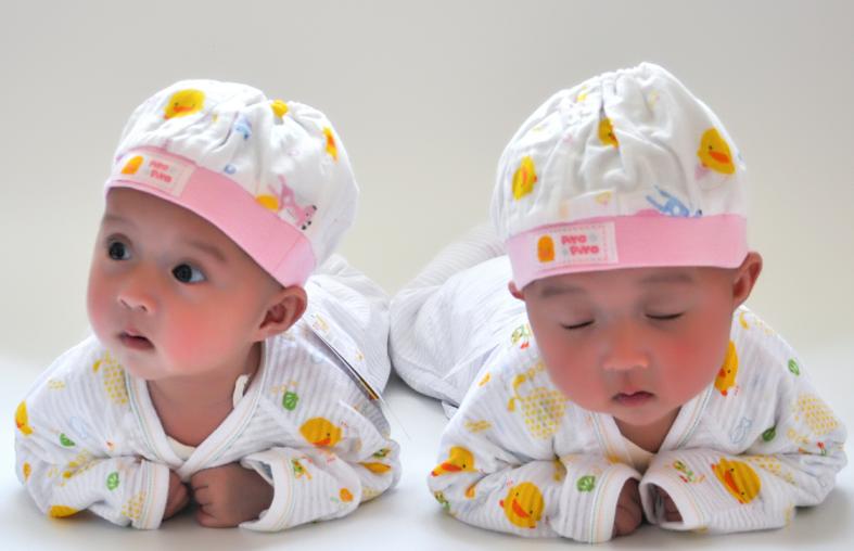 幼儿园孩子性格内向怎么正确引导,孩子很害羞不愿意和陌生人交流