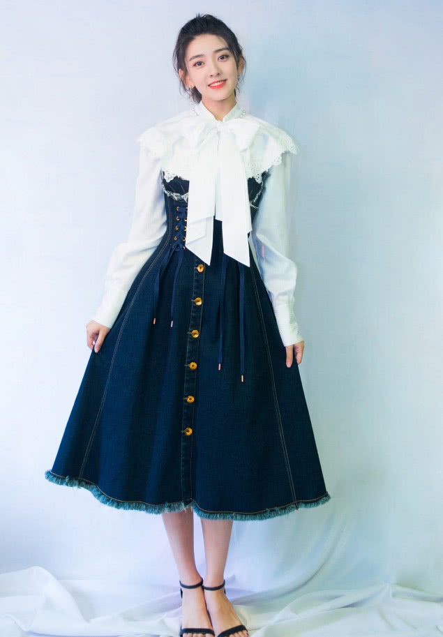 有一种蝴蝶结，叫梁洁的蝴蝶结，简单不失美感