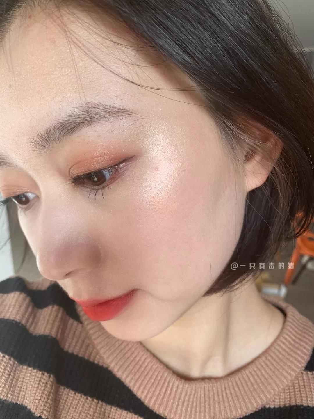 黄皮彩妆推荐一套还是二套,适合黄皮的大牌彩妆推荐眼影