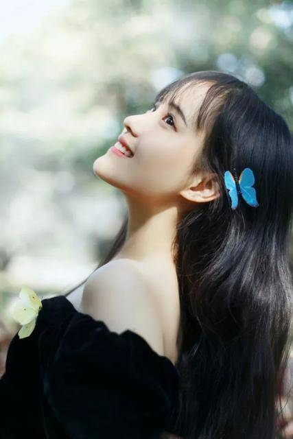 杨幂谈安全感 (杨幂说女生需要安全感)