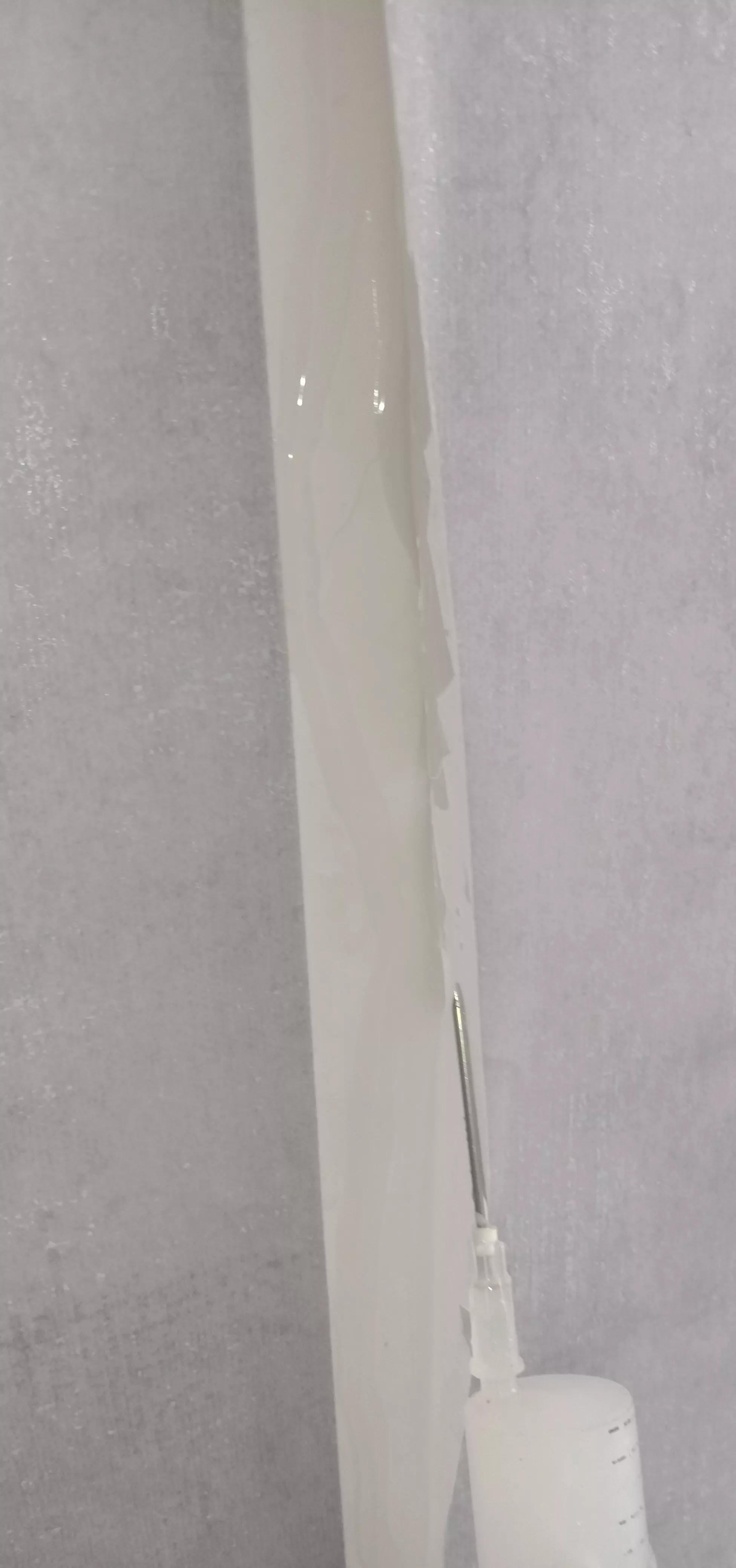 家里壁纸破了洞怎么遮盖,家里贴的壁纸有裂缝怎么处理