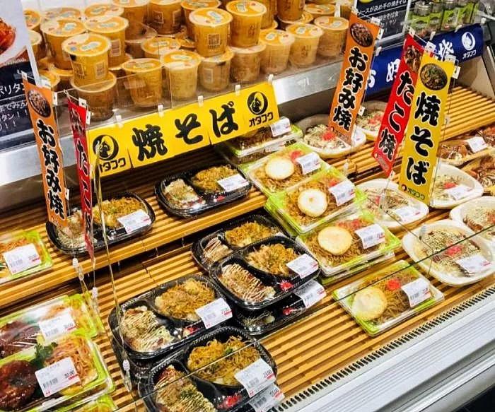 过年去超市囤货,过年没来得及买年货