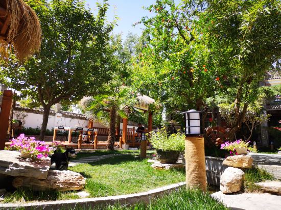 来袁家村花田月下住民宿，咥陕西美食、泡酒吧，逛民俗！