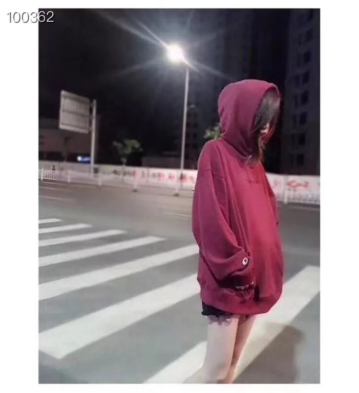 冬天卫衣这样穿时髦又惊艳,冬季流行的新款重磅卫衣