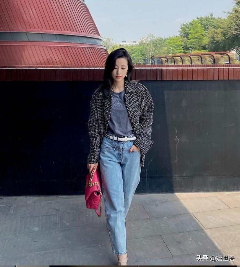 周雨彤穿板鞋图片,周雨彤spell牛仔裤穿搭