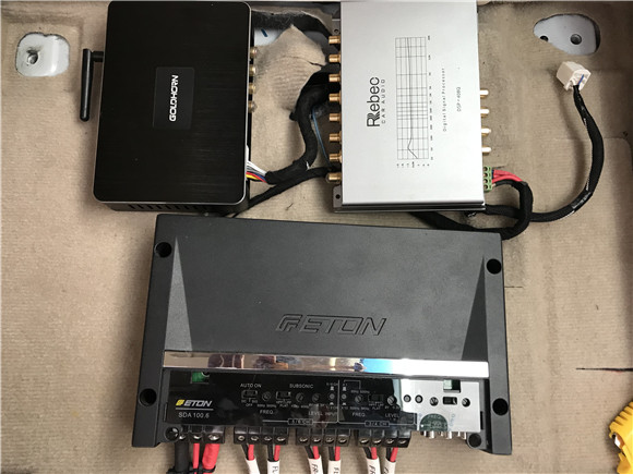 丰田大霸王老塞纳音响,丰田大霸王改音响