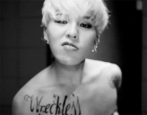 闊╁墽濂充富绌挎惌鍝佺墝,闊╁墽濂宠绌挎惌鍝佺墝