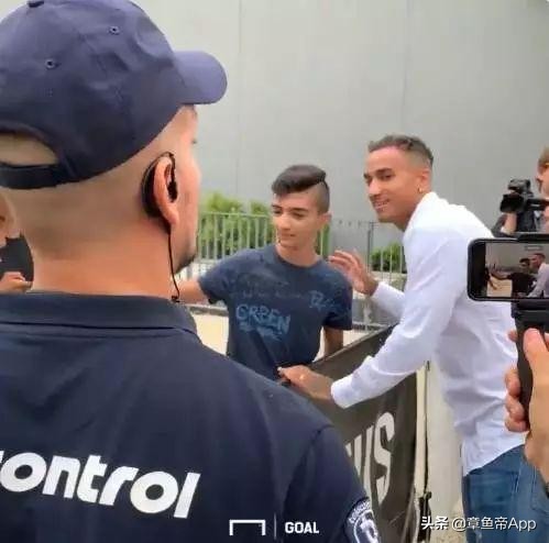 一日足坛动态,足坛吴镇宇