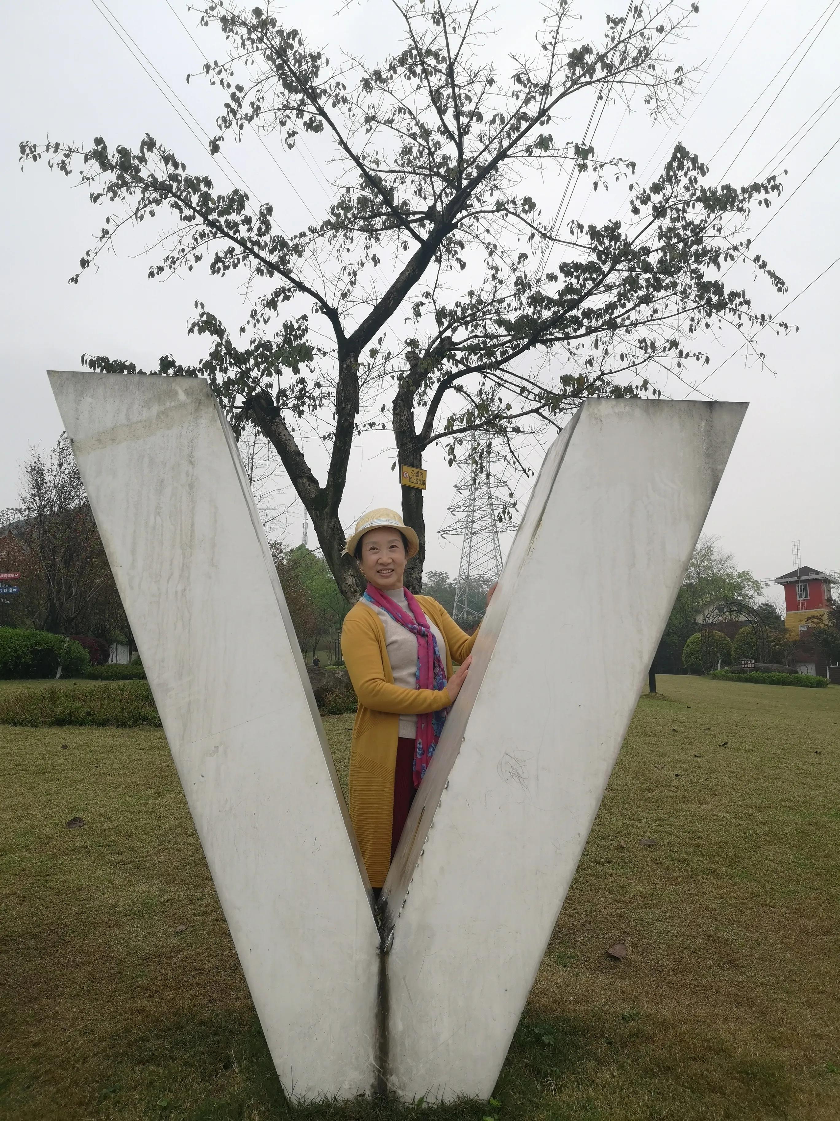 春游和姐妹踏青,春游踏青姐妹拍照