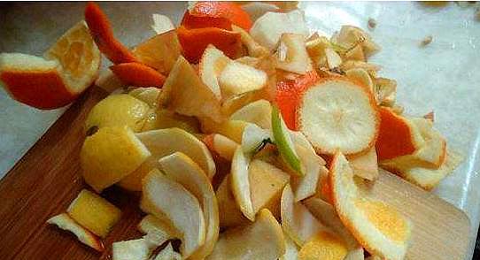 怎么做花肥效果好,自制花肥料花生壳